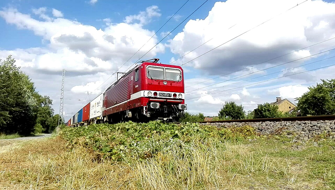 Deltarail143“Emma”机车及集装箱货列,2019年