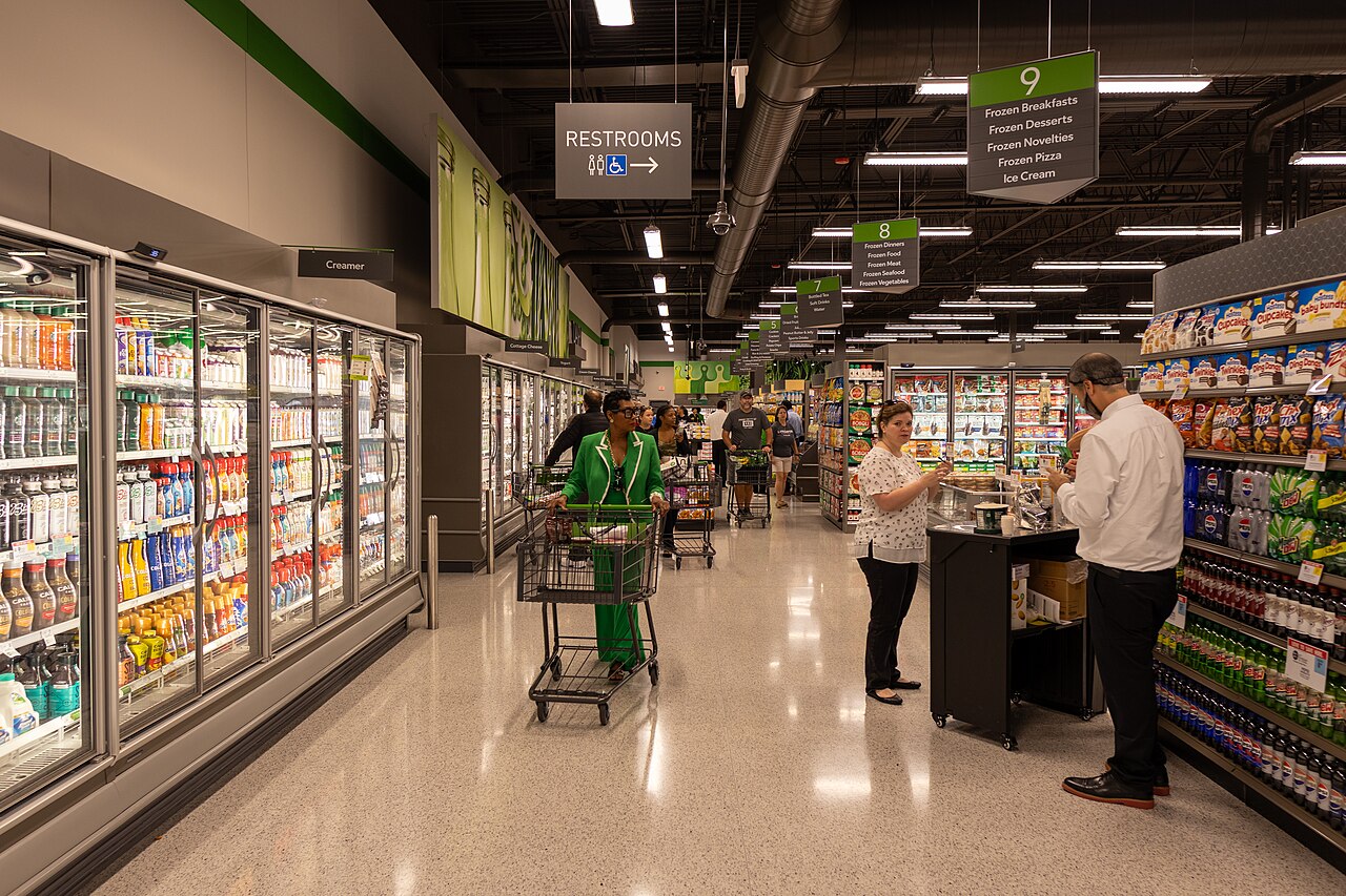 美国Orlando MetroWest Publix超市的冷柜与商品通道，2025年