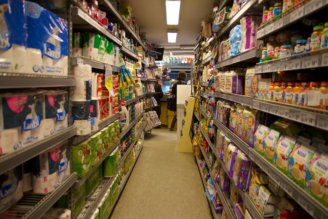 挪威Oslo Bygdøy allé的Bunnpris店内货架,2012年