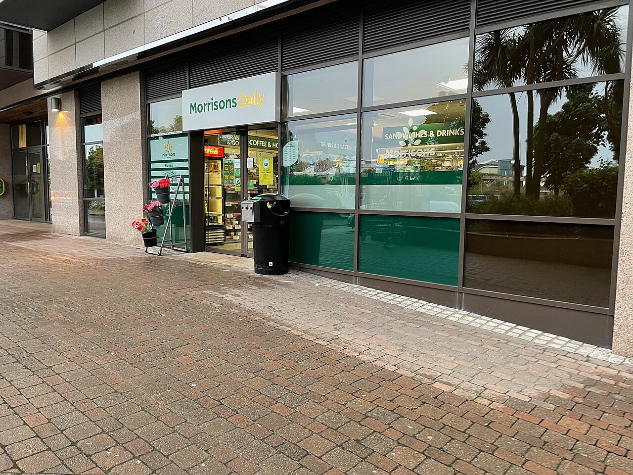 2025年泽西St. Helier的Morrisons Daily商店门面