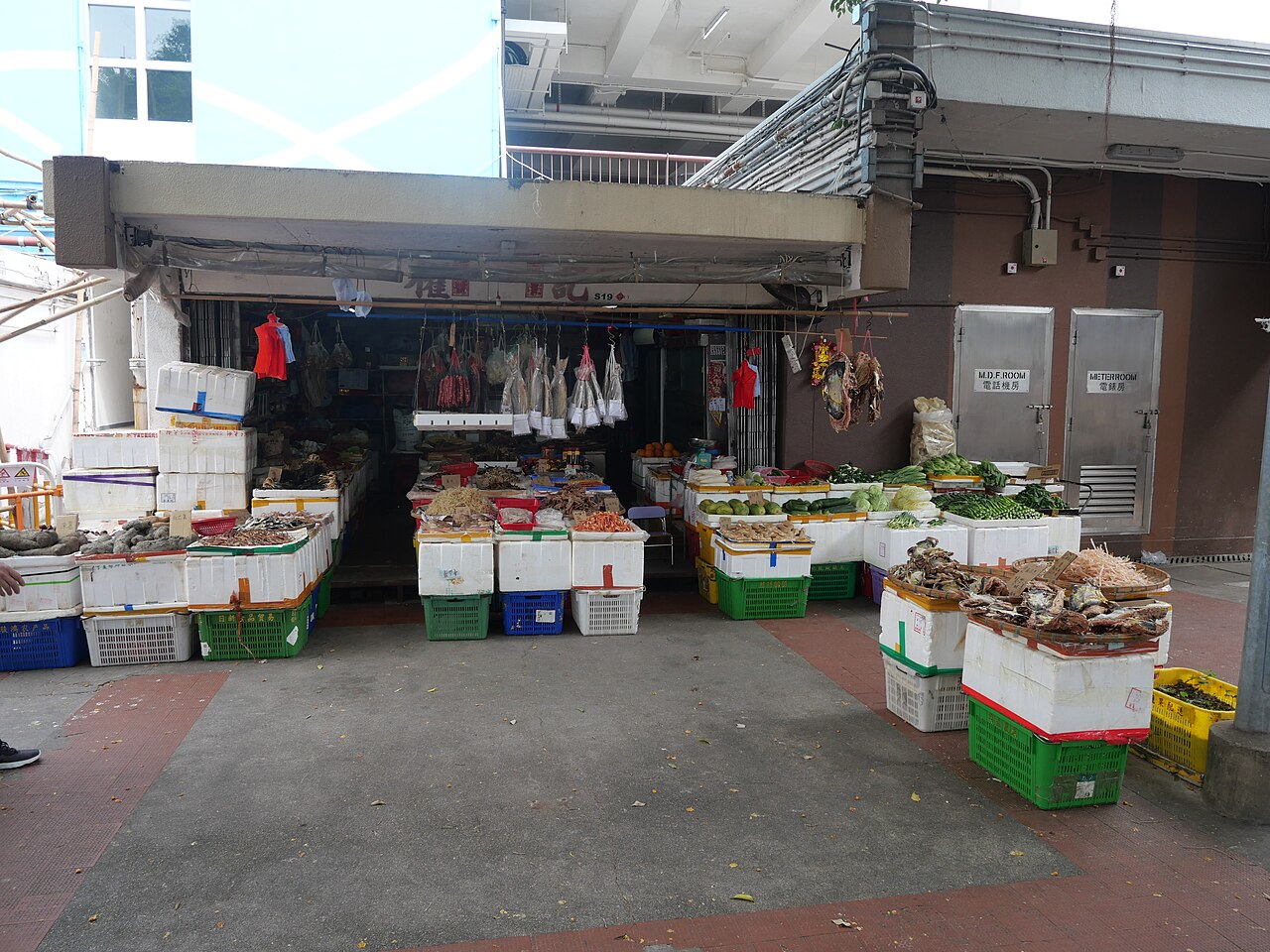 2020年中国香港屯门三圣邨Kuen Kee Groceries门店及商品