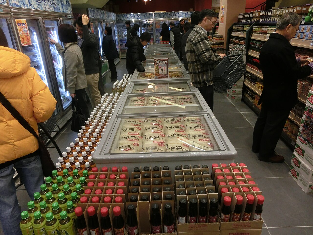 2014年中国香港西营盘759门店的冰淇淋冷柜及商品区