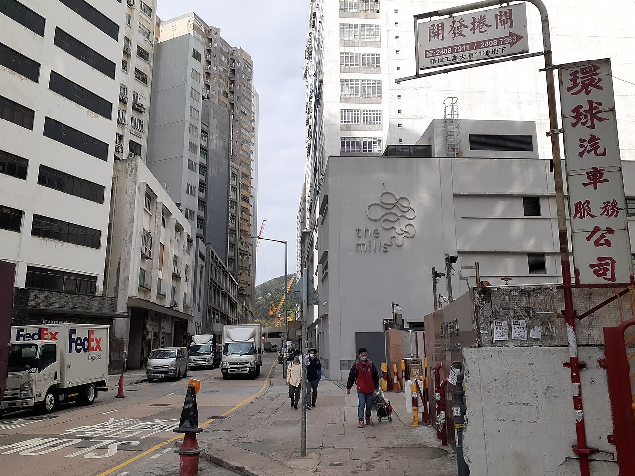 2021年中国香港荃湾白田坝街的商业工业建筑与配送车辆
