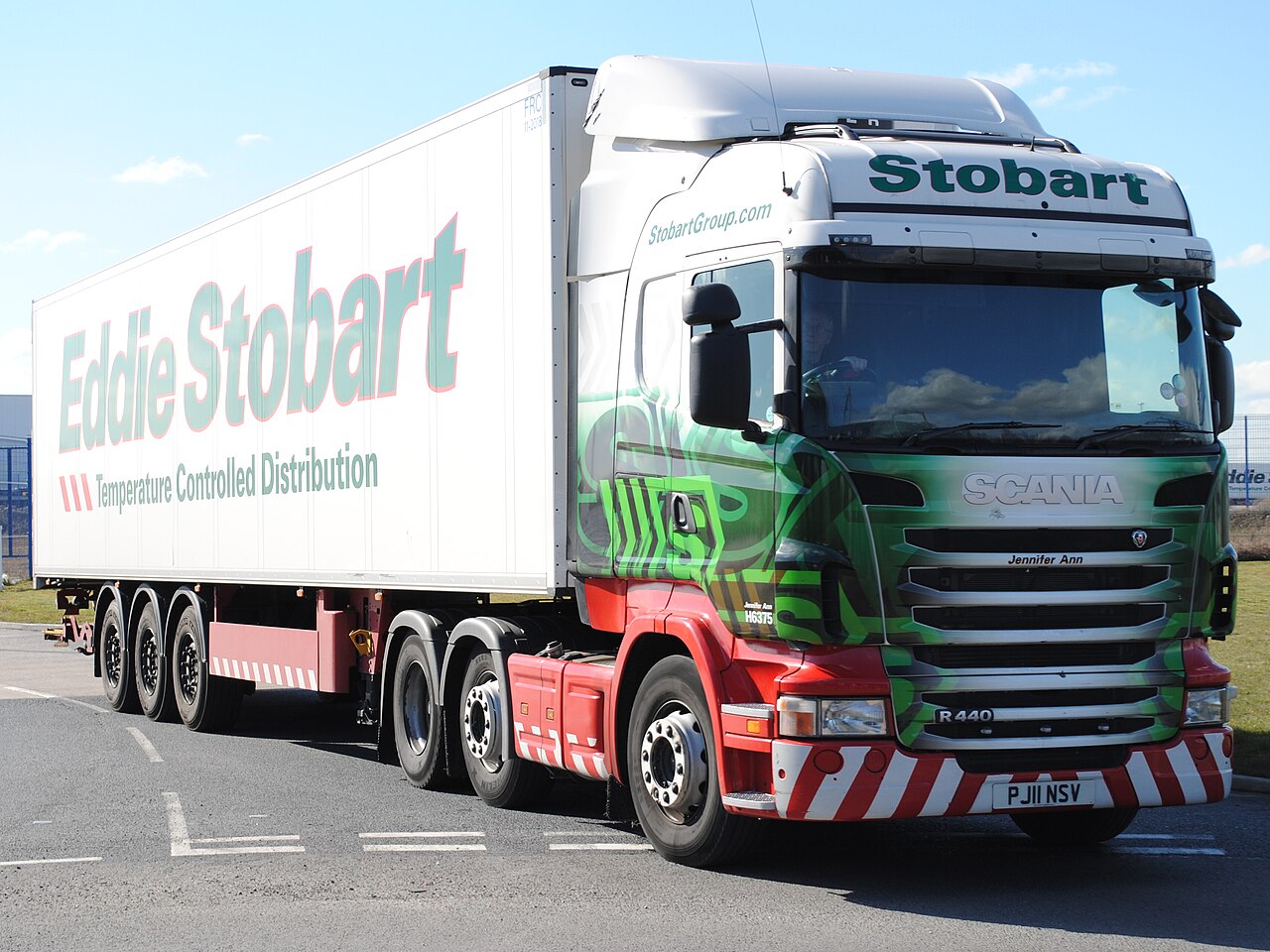 英国Widnes的Stobart Scania R440货车,牌照PJ11NSV、车号H6375,2013年4月5日