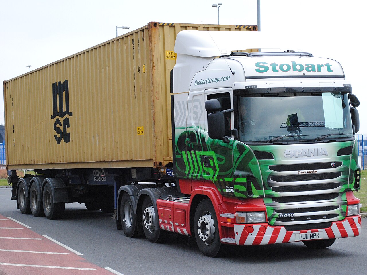 英国Widnes的Stobart Scania R440集装箱运输组合,牌照PJ11NPK、车号H6366,2013年3月20日