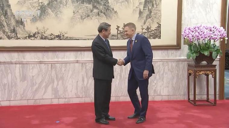 何立峰会见日本国际贸易促进协会访华团
