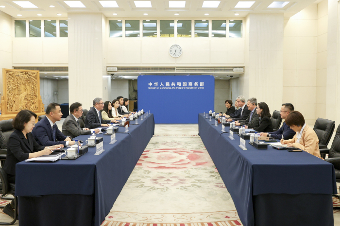 王文涛部长会见法国达能集团首席执行官盛睿安