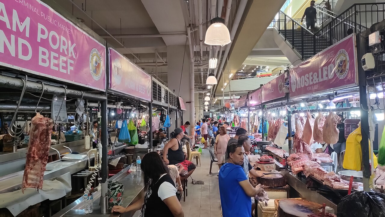 菲律宾伊洛伊洛市公共市场的肉类销售区(真实资料图)