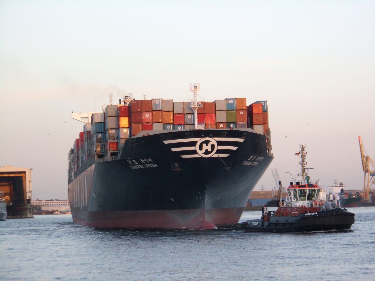 德国汉堡港的Hanjin China集装箱船（2013年资料）（真实资料图）