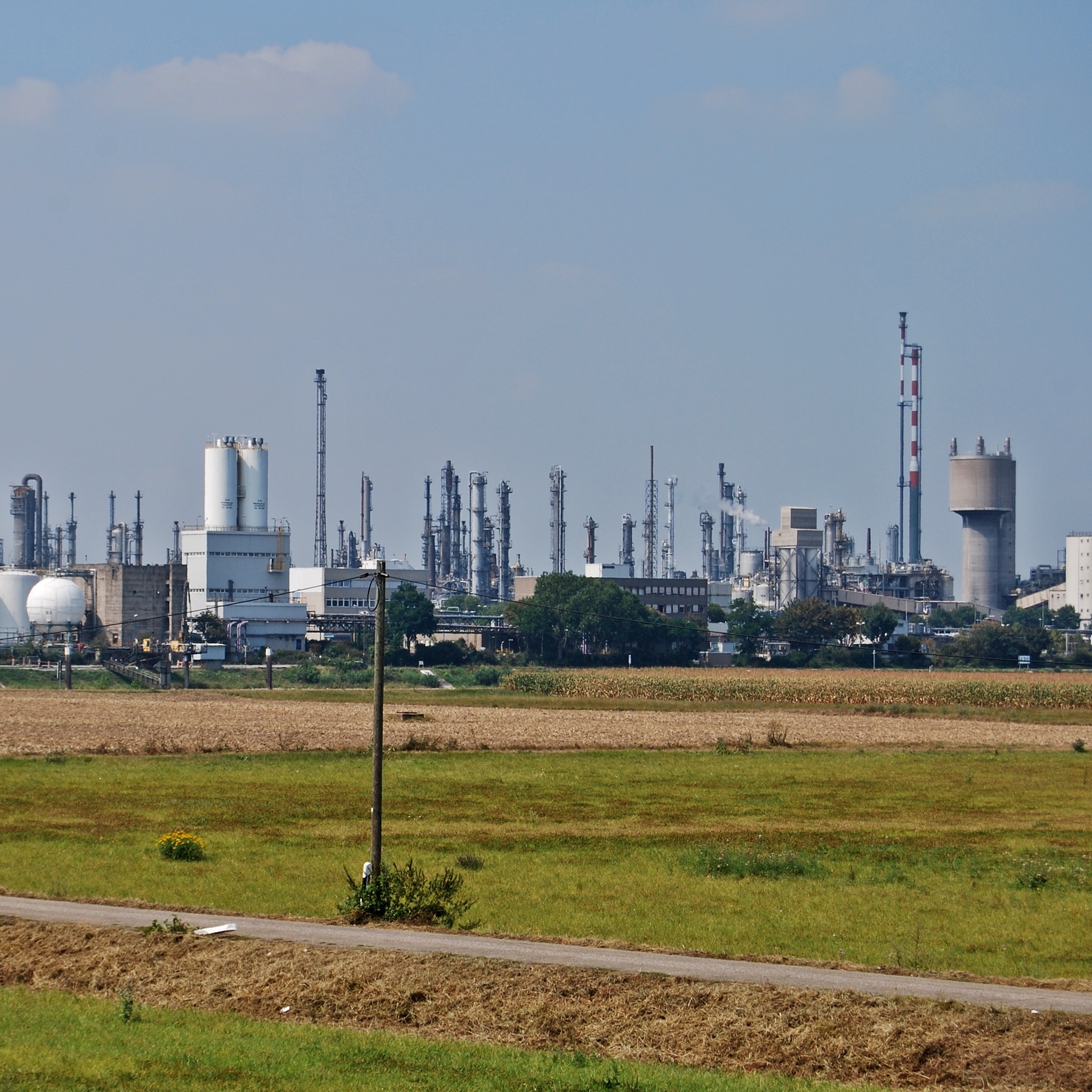 2009年德国路德维希港BASF厂区的化工装置（真实工业资料图）