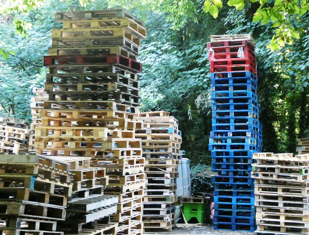 英国Faversham的Pallet Recovery and Son木托盘堆场（2022年资料）（真实资料图）