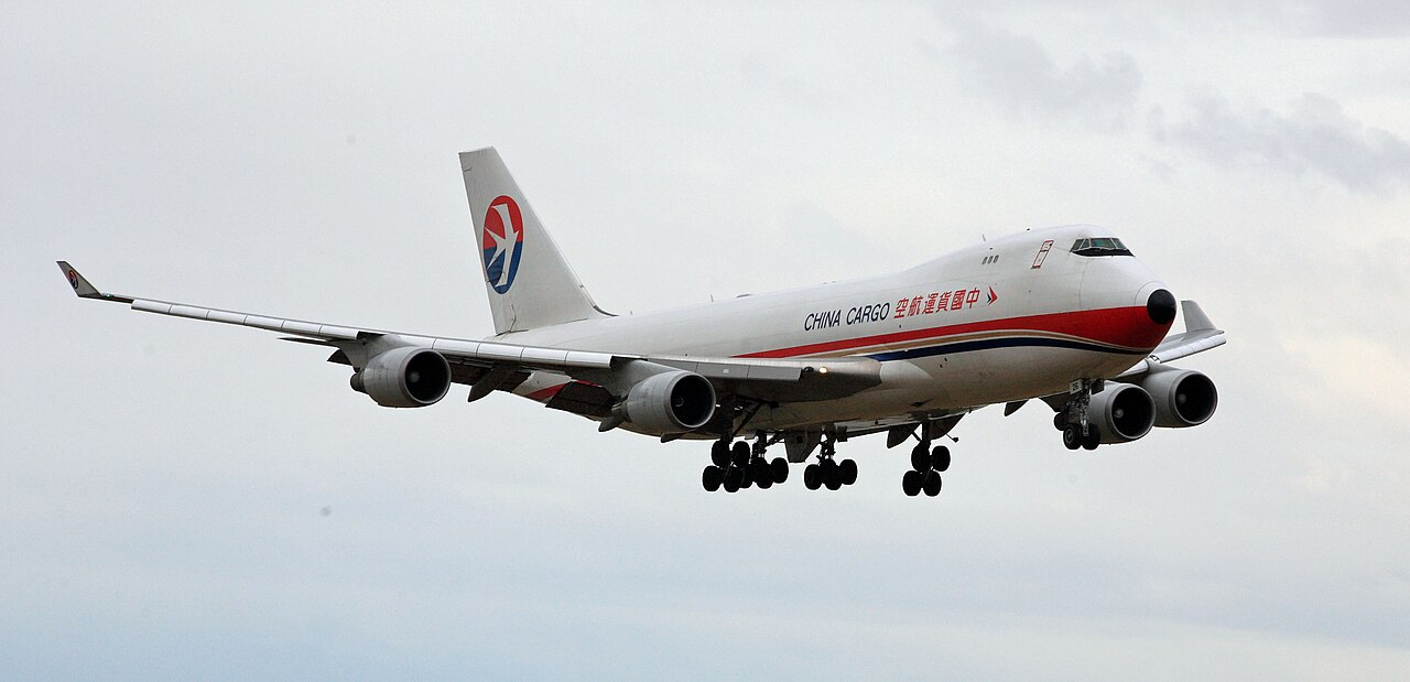 在ANC机场降落进近的747货机（真实资料图）