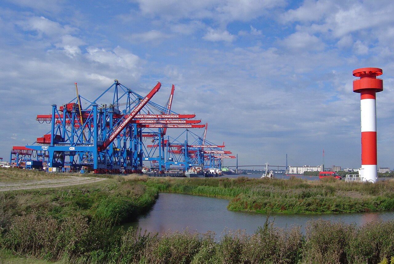 2004年汉堡Altenwerder集装箱码头岸桥(真实资料图)