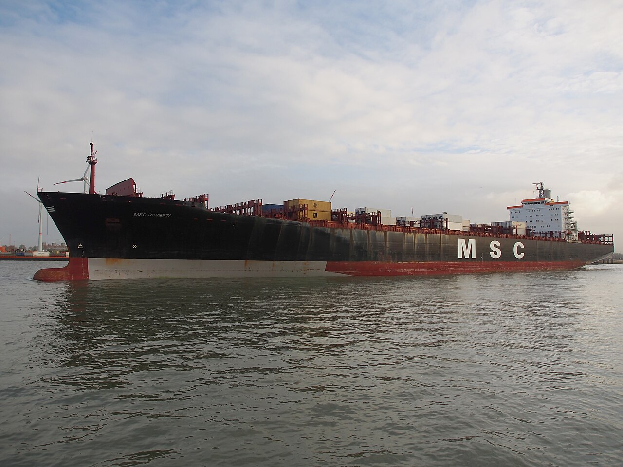 安特卫普港MSC Roberta集装箱船的全景（真实资料图）