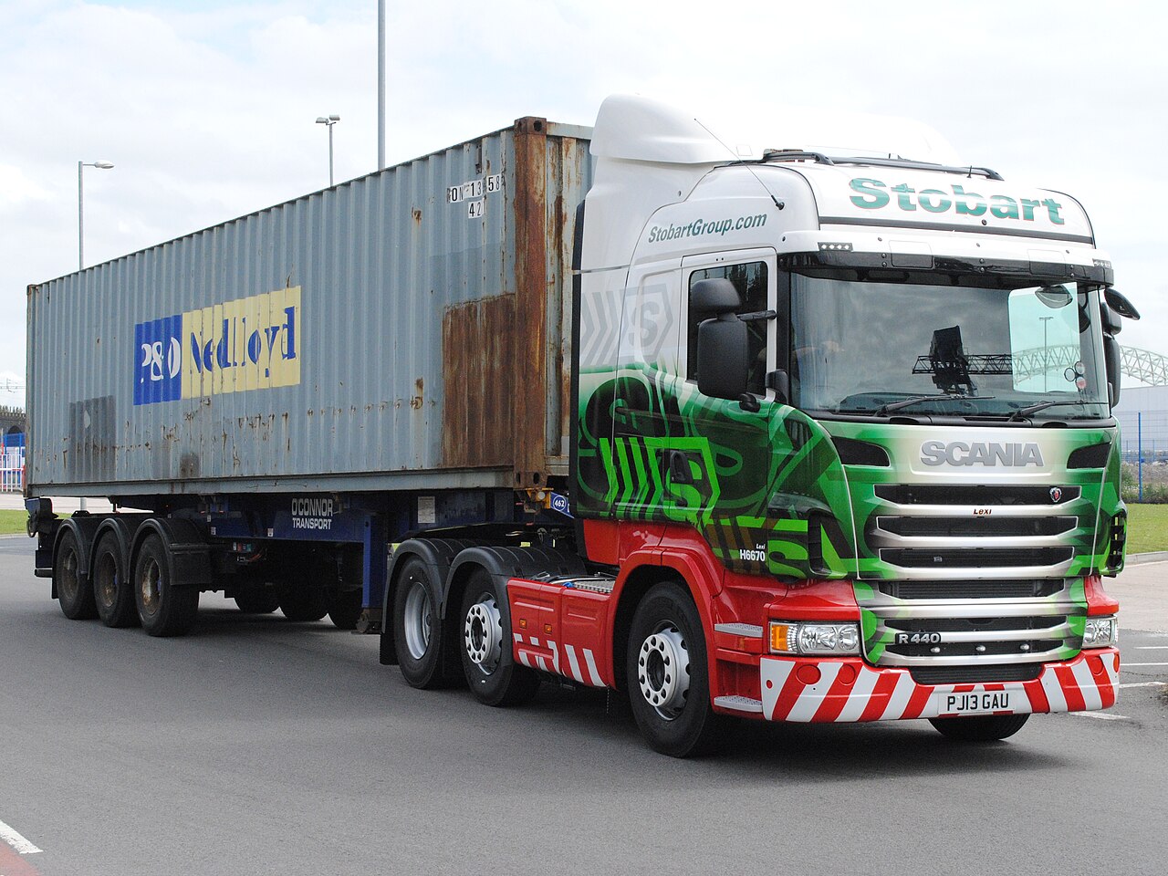 2013年英国Widnes的Scania牵引车与集装箱半挂车