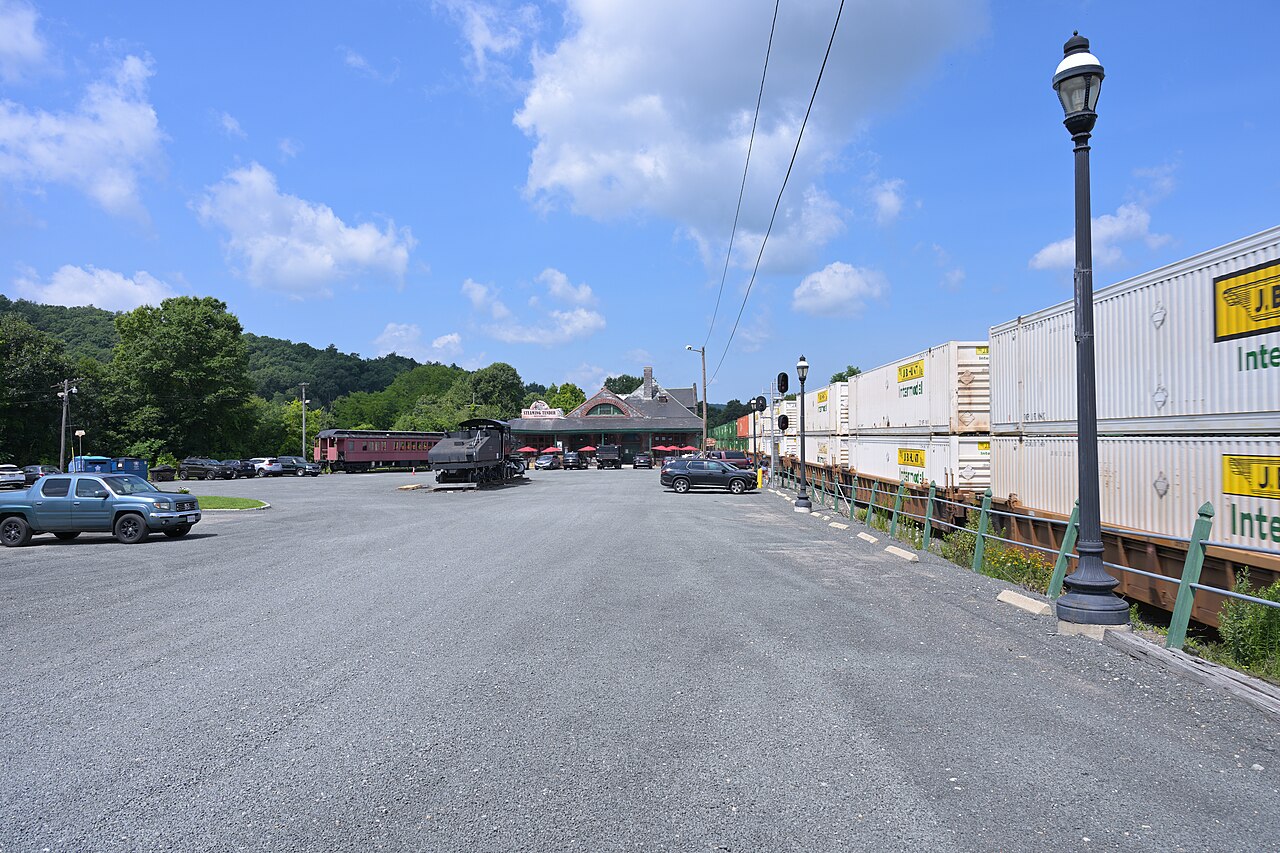 2026年8月美国Palmer的Norfolk Southern集装箱列车