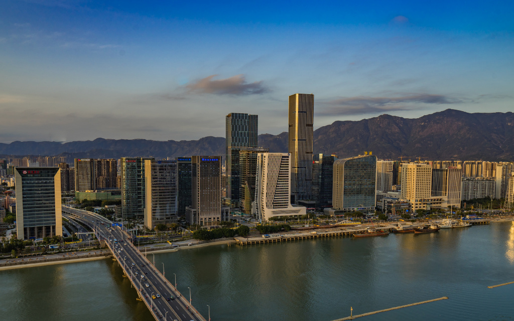 福州市区与江岸建筑景观