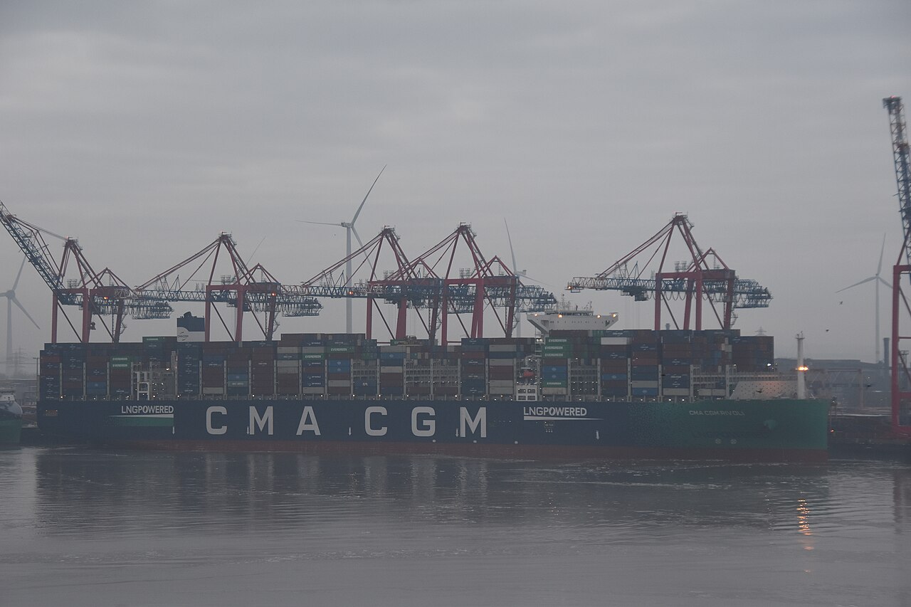 德国汉堡港的CMA CGM集装箱船