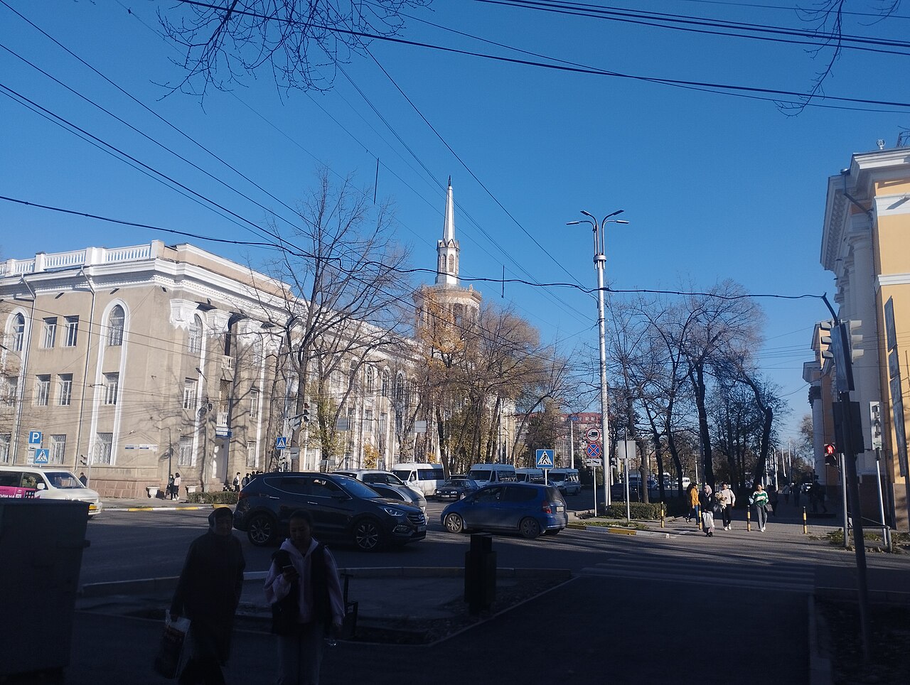 吉尔吉斯斯坦比什凯克楚河大街城市景观