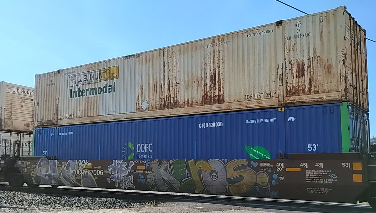 美国斯波坎的双层集装箱货运列车