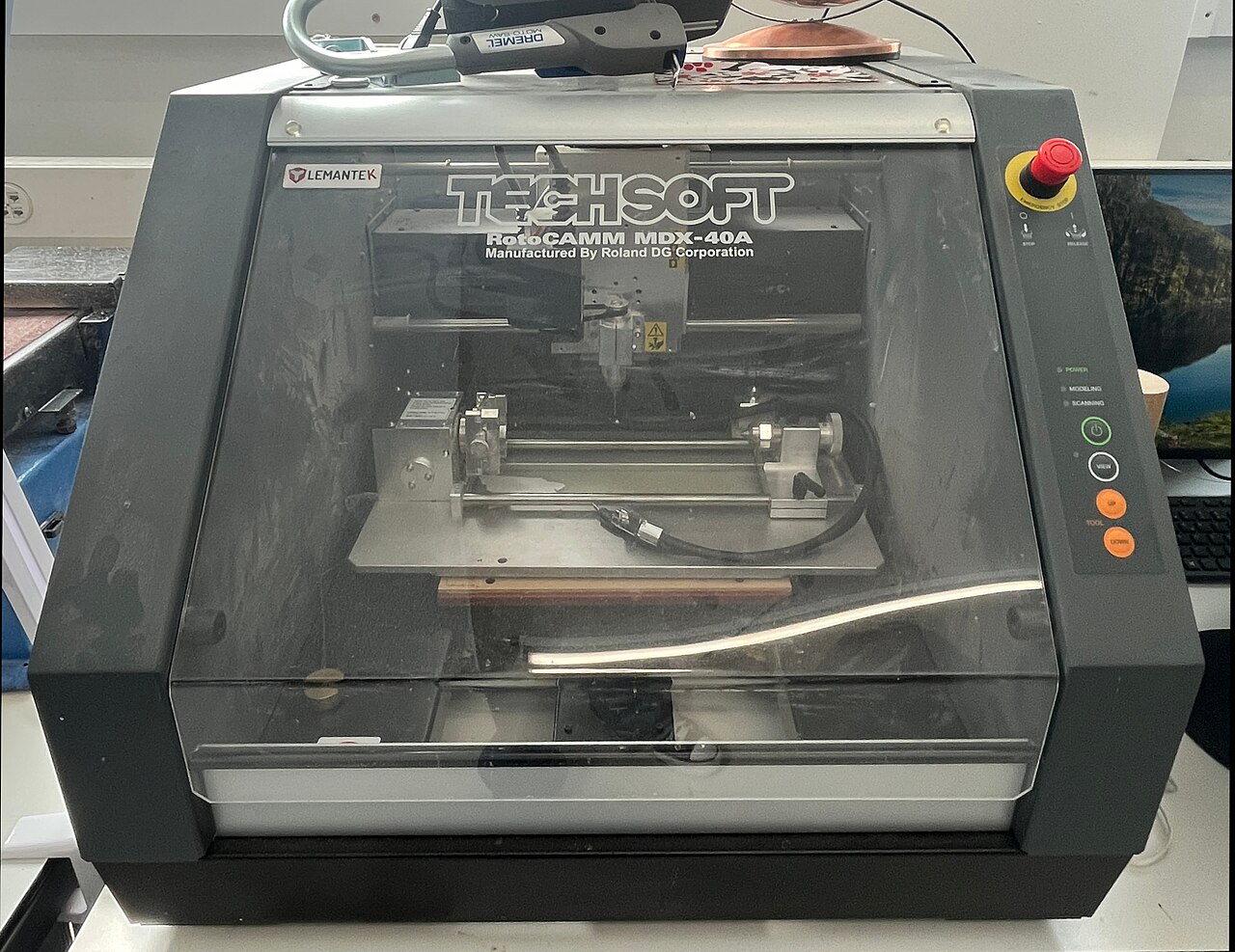 Fab Lab内的小型数控原型加工设备；仅作数控加工设备资料