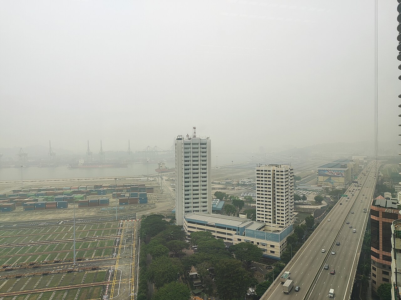 新加坡丹戎巴葛港区和商务建筑;仅作当地物流投资环境资料