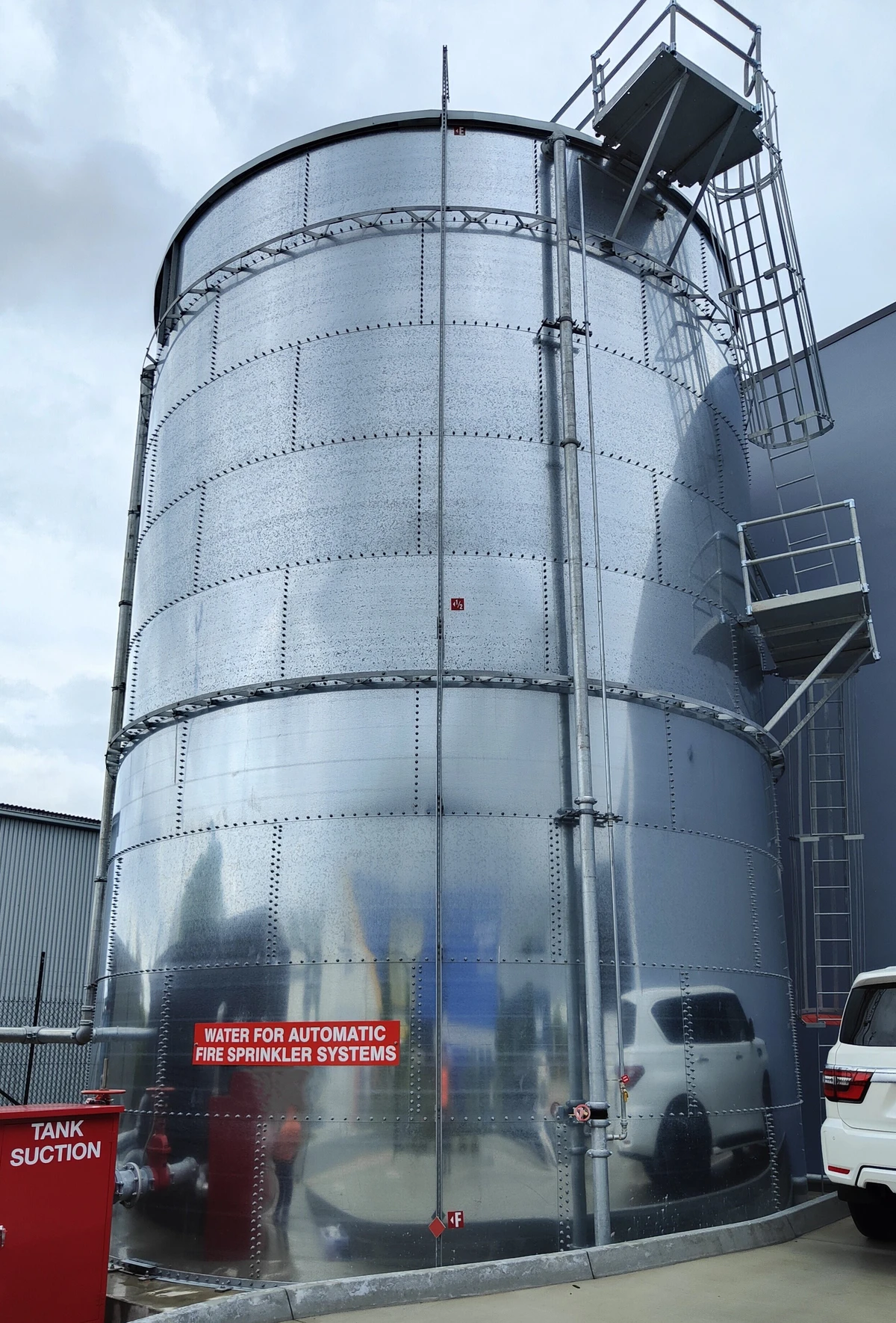 建筑室外钢制消防水箱资料照片