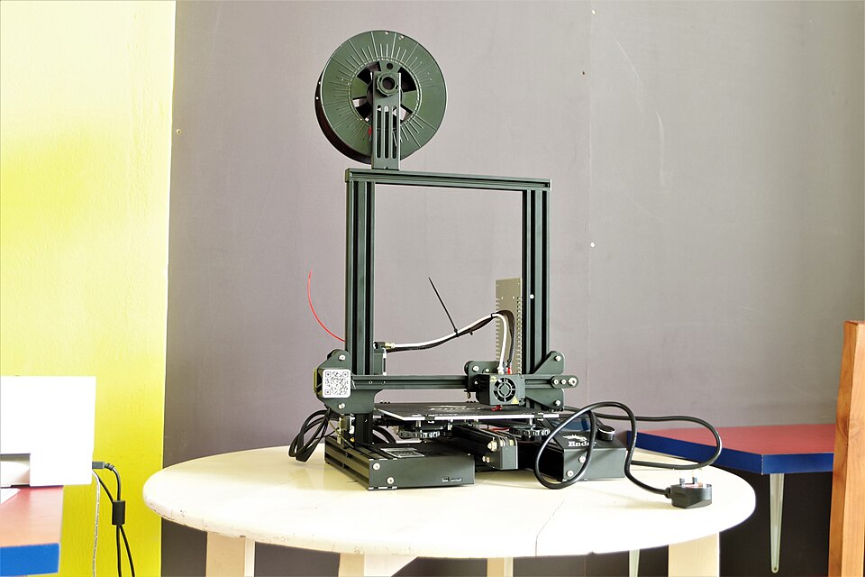 桌面3D打印机与丝材设备的资料照片，只说明制作原型的工具，不代表Hague注册、申请成功或可保护外观